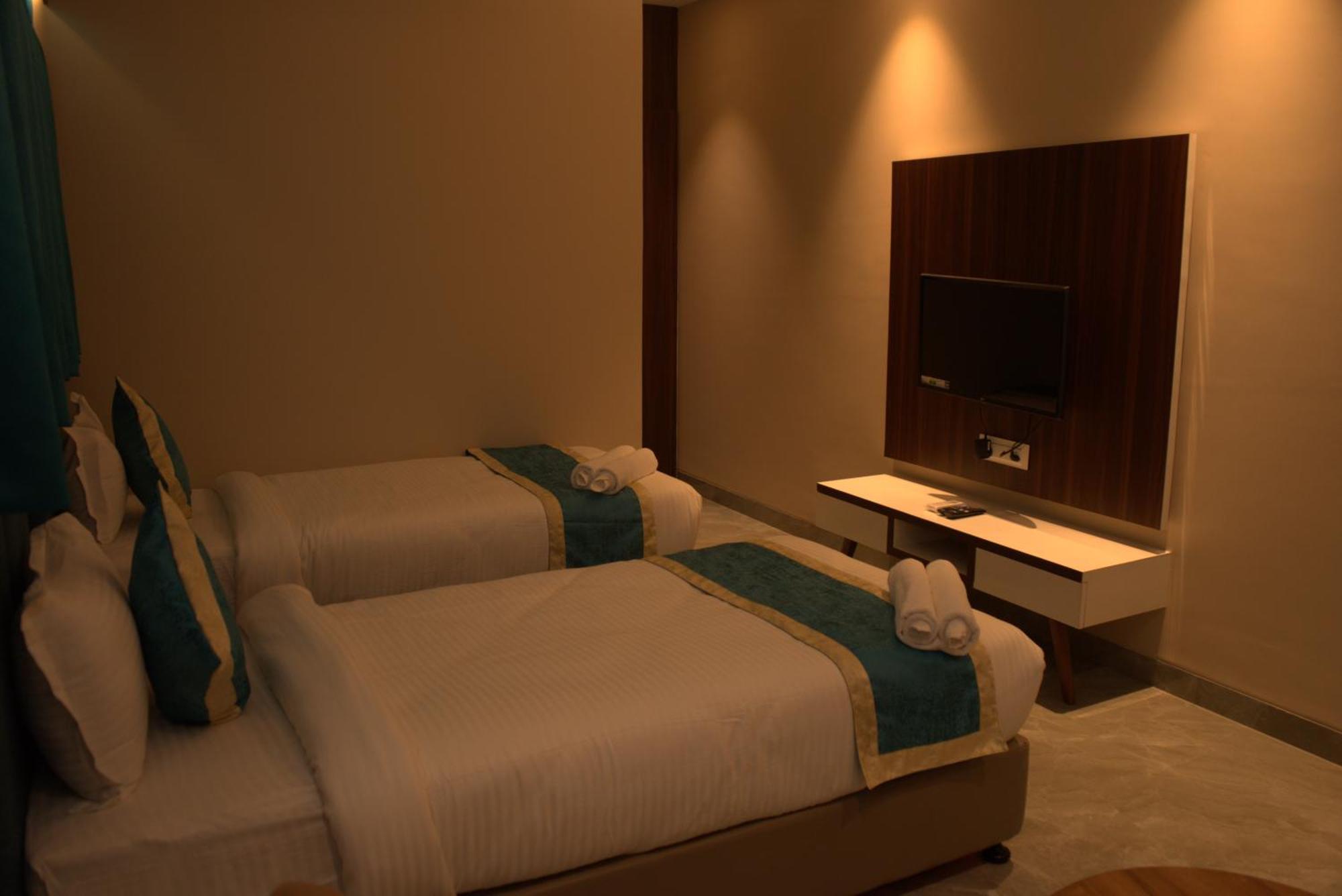Hotel Tanisha Kishanganj Esterno foto